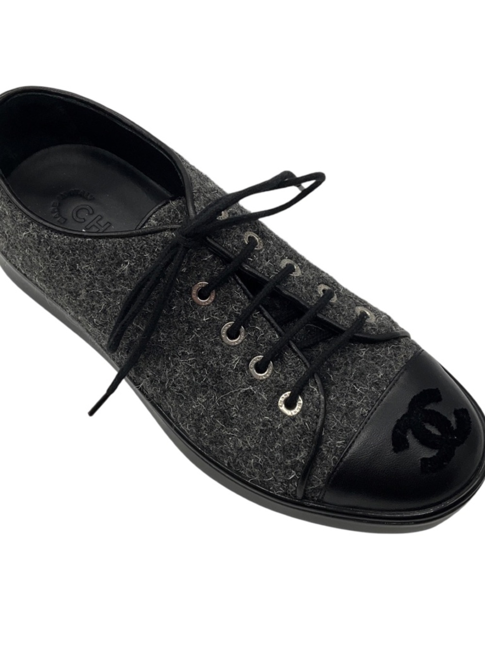 CHANEL CHARCOAL GREY / BLACK TWEED AND LAMBSKIN LEATHER CC LOGO CAP TOE LOW TOP